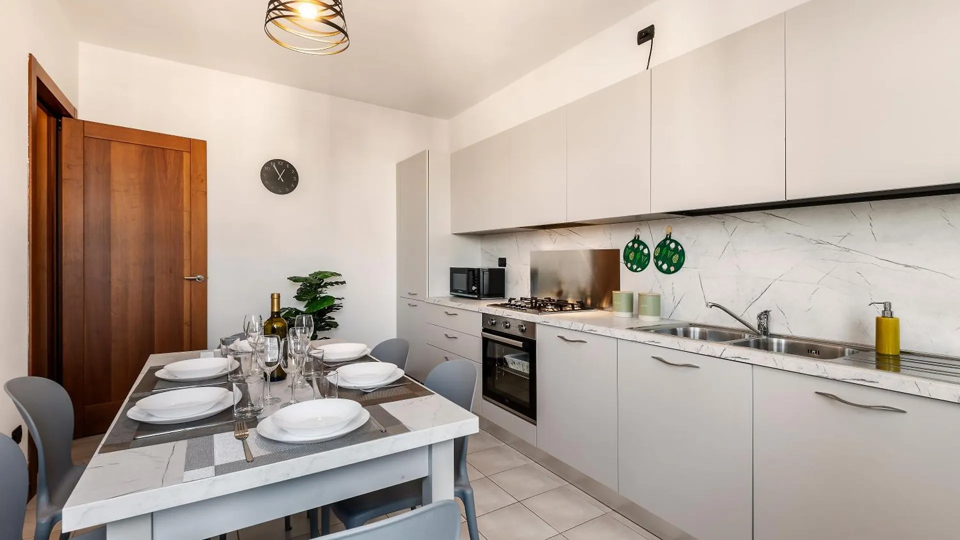 Stayeasy Sesia5 - 4 Bedrooms Penthouse, 2 Baths Milan Apartment